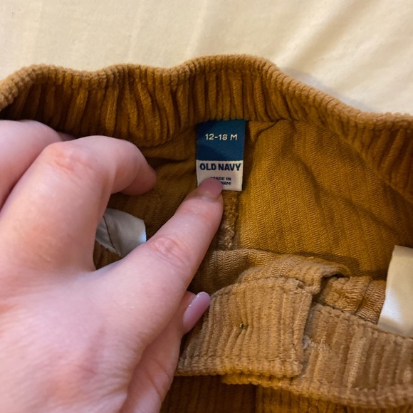 Like new Old Navy baby boy tan corduroys in size 12-18 months - Picture 2 of 3